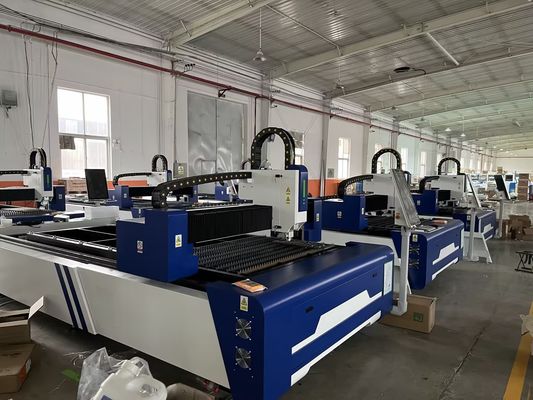 Máquina de corte por láser de fibra de alta precisión de 4 ejes 1kw 2kw 3kw 4kw 6kw para acero inoxidable y acero al carbono
